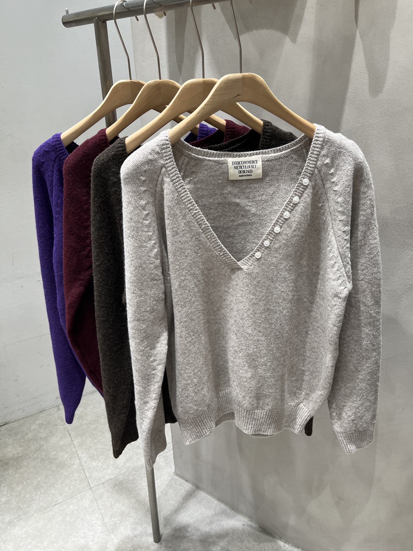 EVERCOMMERCE METICULOUSLY DESIGNED東大門直郵女裝新款時尚針織衫紐扣EVERCOMMERCE METICULOUSLY DESIGNED針織衫