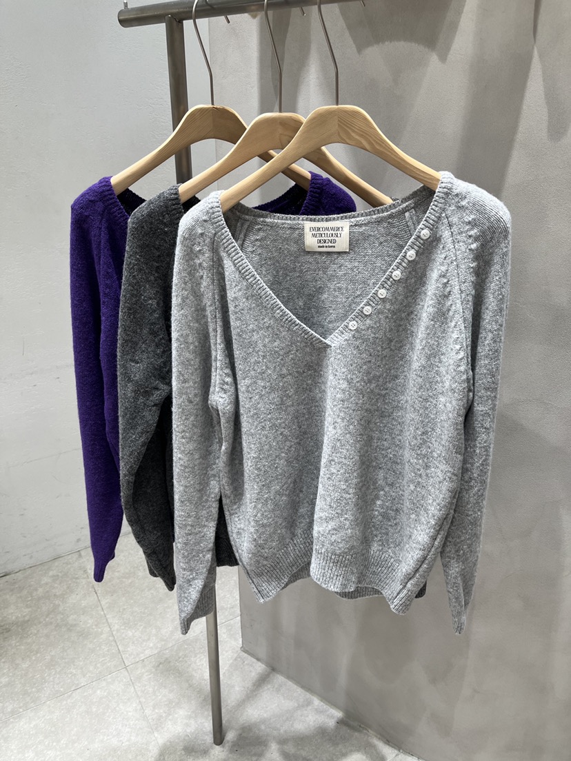 EVERCOMMERCE METICULOUSLY DESIGNED東大門直郵女裝新款時尚針織衫紐扣EVERCOMMERCE METICULOUSLY DESIGNED針織衫