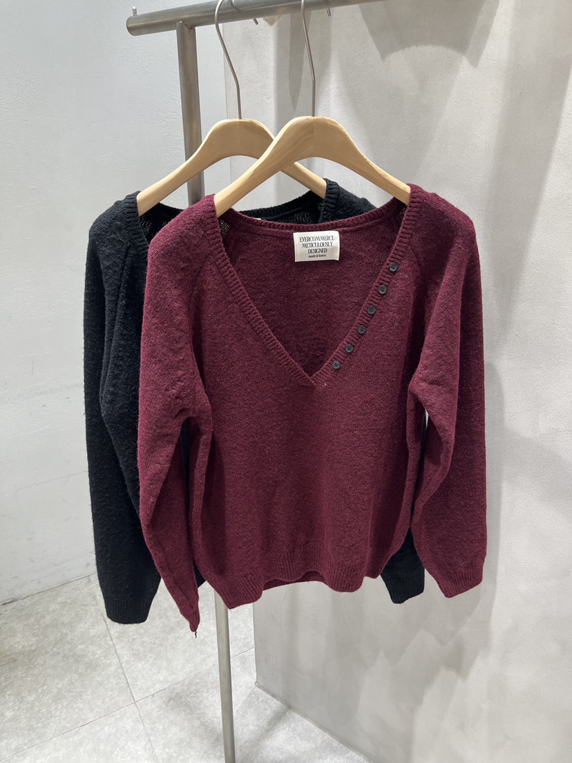 EVERCOMMERCE METICULOUSLY DESIGNED東大門直郵女裝新款時尚針織衫紐扣EVERCOMMERCE METICULOUSLY DESIGNED針織衫