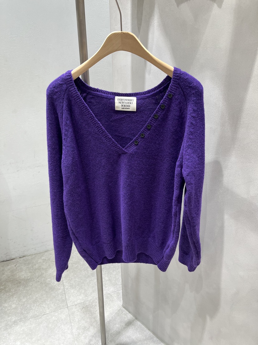 EVERCOMMERCE METICULOUSLY DESIGNED東大門直郵女裝新款時尚針織衫紐扣EVERCOMMERCE METICULOUSLY DESIGNED針織衫圖色1