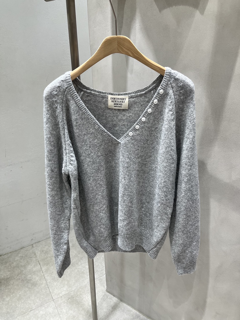 EVERCOMMERCE METICULOUSLY DESIGNED東大門直郵女裝新款時尚針織衫紐扣EVERCOMMERCE METICULOUSLY DESIGNED針織衫圖色2
