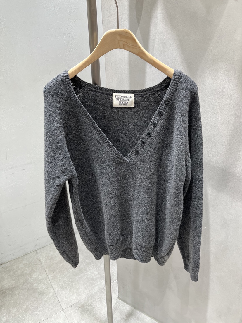 EVERCOMMERCE METICULOUSLY DESIGNED東大門直郵女裝新款時尚針織衫紐扣EVERCOMMERCE METICULOUSLY DESIGNED針織衫圖色3
