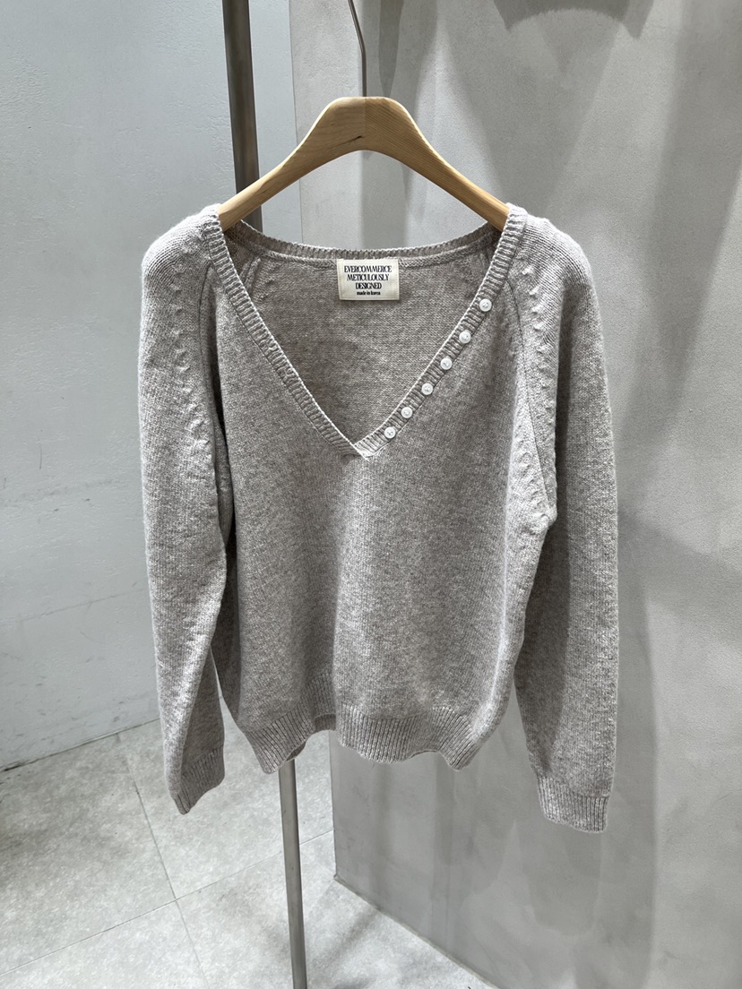 EVERCOMMERCE METICULOUSLY DESIGNED東大門直郵女裝新款時尚針織衫紐扣EVERCOMMERCE METICULOUSLY DESIGNED針織衫圖色7