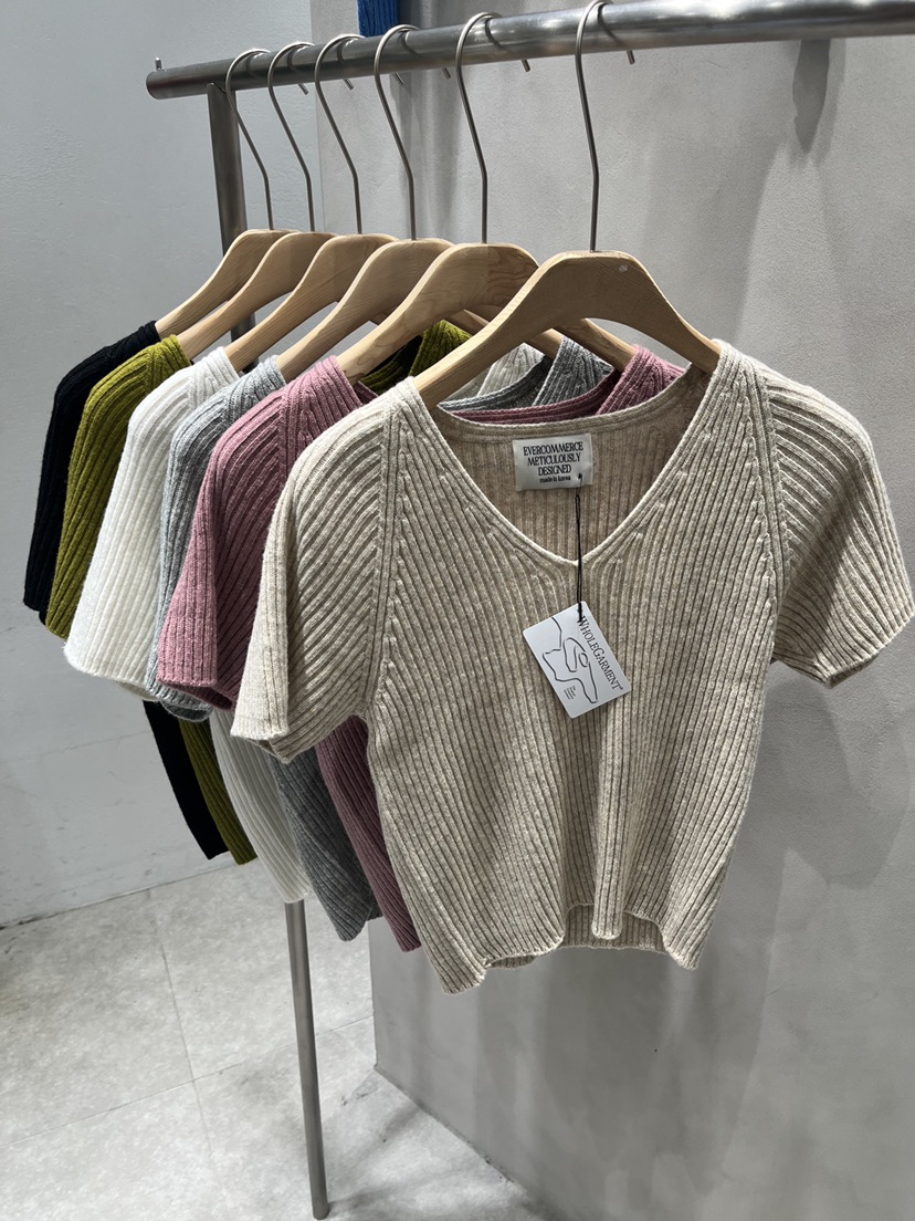 EVERCOMMERCE METICULOUSLY DESIGNED東大門實拍女裝新款時尚針織衫EVERCOMMERCE METICULOUSLY DESIGNED針織衫