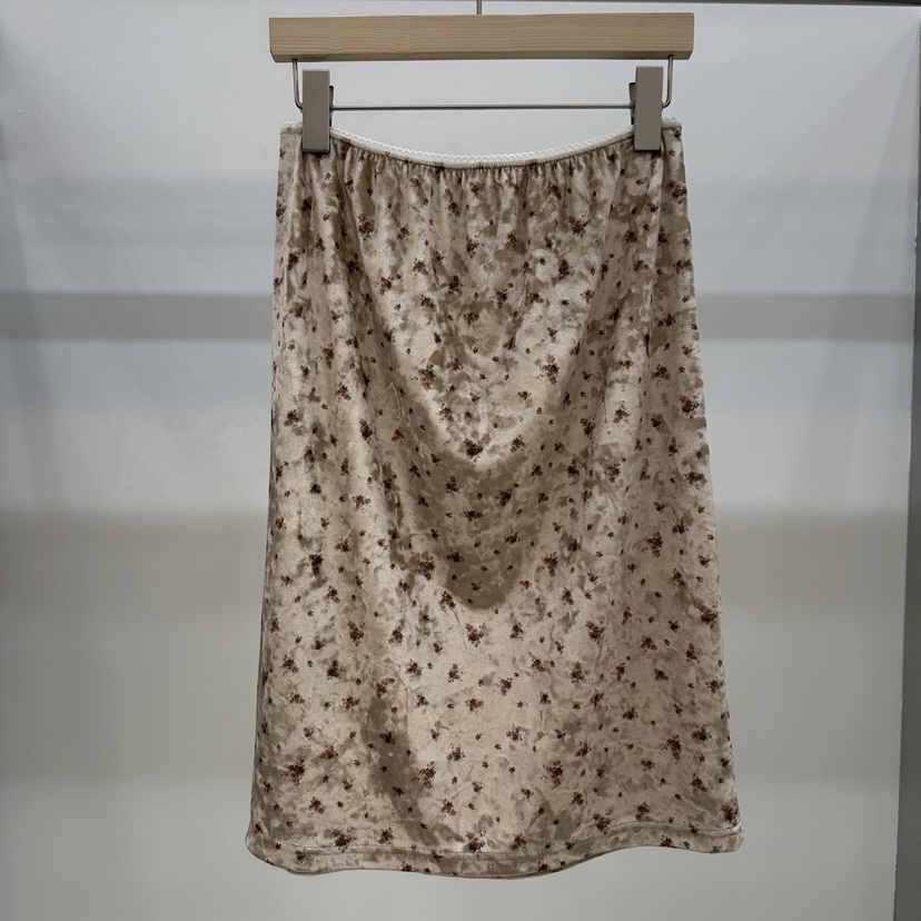 NEEEEDS東大門代購女裝新品真品推薦半身裙中短裙小碎花絲絨NEEEEDS半身裙/中短裙