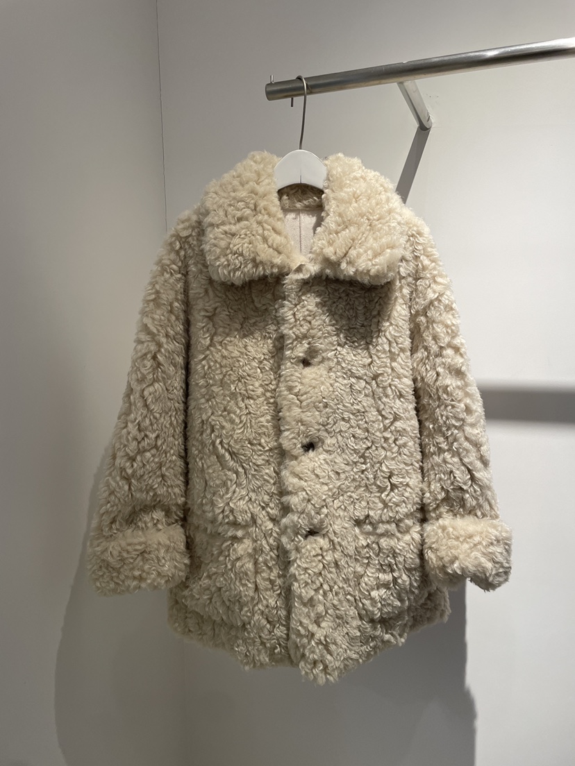 JEONG GAM STUDIOS東大門實拍女裝新品真品人氣短款大衣JEONG GAM STUDIOS短款大衣