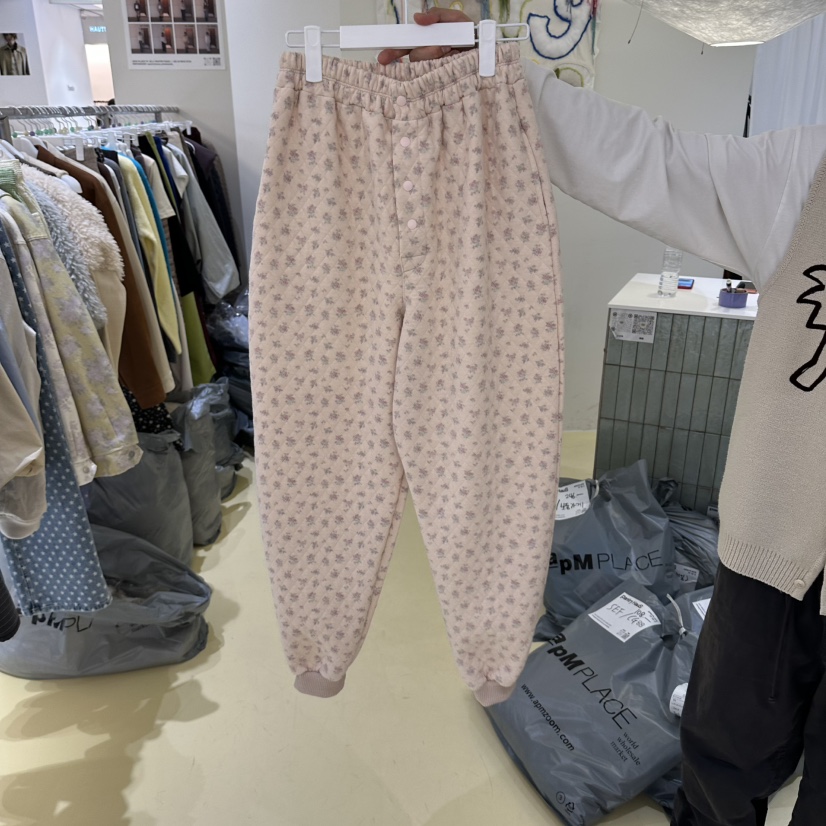 PANTRY HAUS韓國代購女裝新品人氣推薦休閑褲花朵絎縫運動PANTRY HAUS休閑褲圖色1