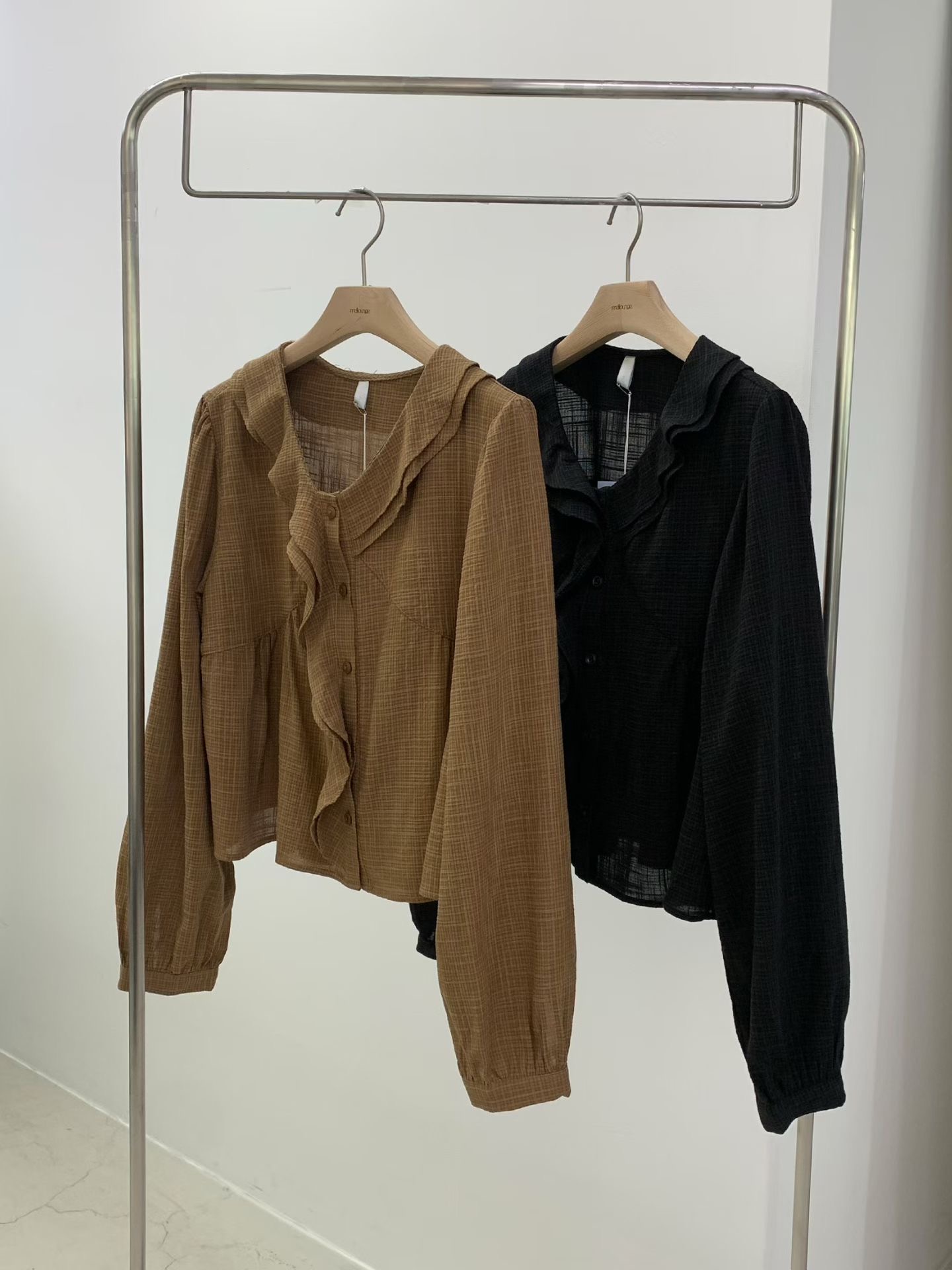 MELLOUNGE-멜라운지-T韓國直郵女裝新品職業襯衫蕾絲衫褶邊MELLOUNGE-2件起襯衫/蕾絲衫