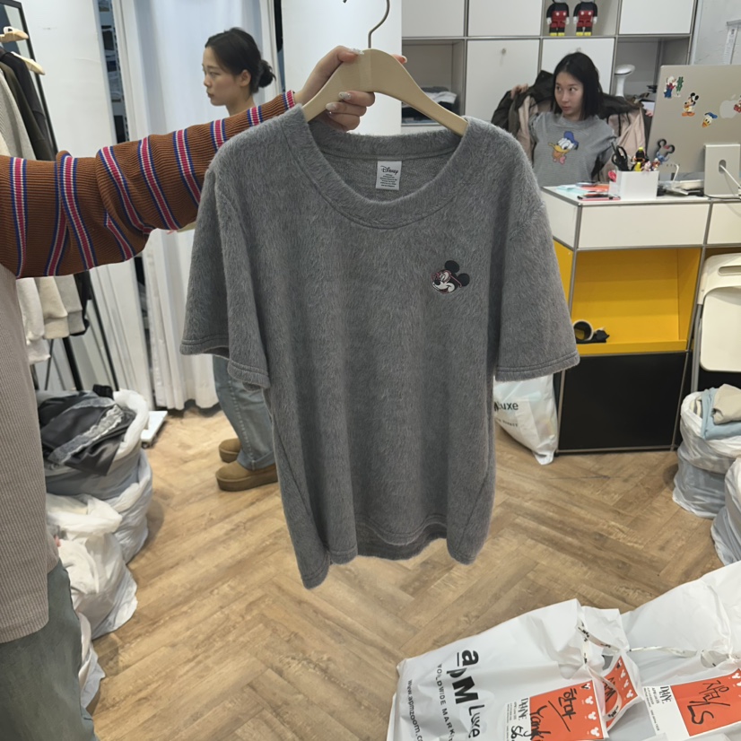 DE LINE東大門實拍女士新品時尚休閑熱賣真品T恤毛絨米奇DE LINET恤圖色2