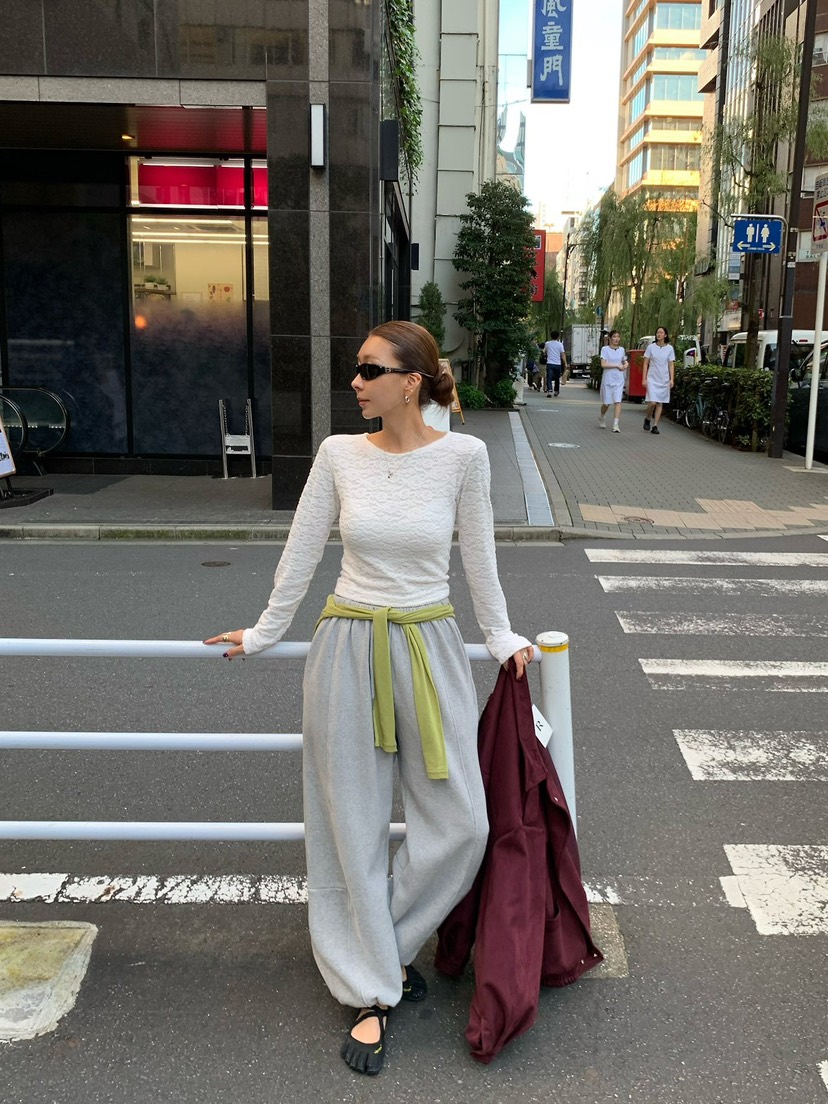 REVE CITE-L東大門實拍女士新品真品推薦長袖T恤抓絨蕾絲REVE CITE-L長袖T恤圖色2