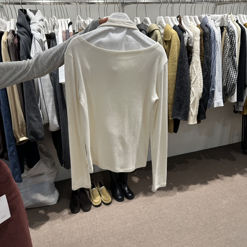 OVERTAKE東大門直郵女士新品真品推薦人氣熱賣時尚長袖T恤OVERTAKE長袖T恤