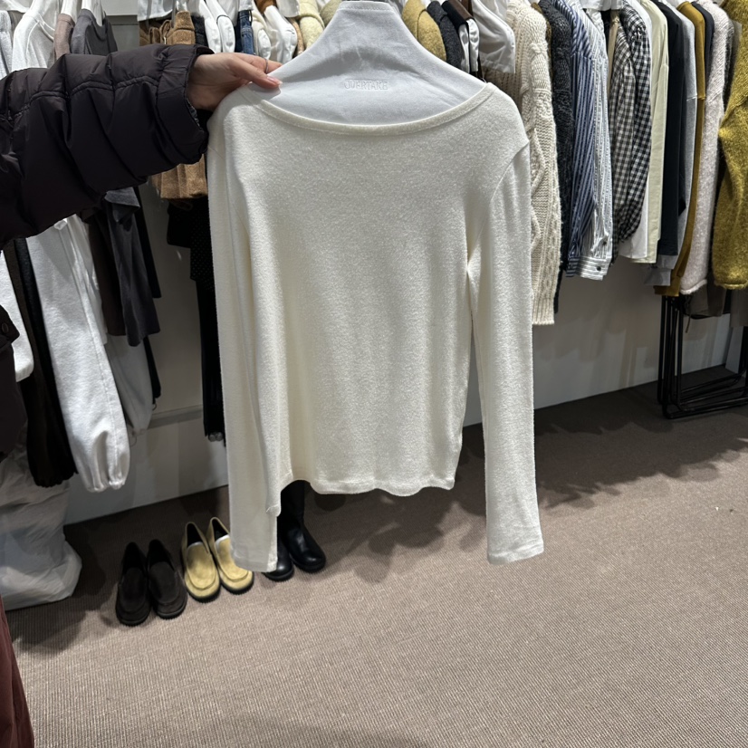 OVERTAKE東大門直郵女士新品真品推薦人氣熱賣時尚長袖T恤OVERTAKE長袖T恤圖色1