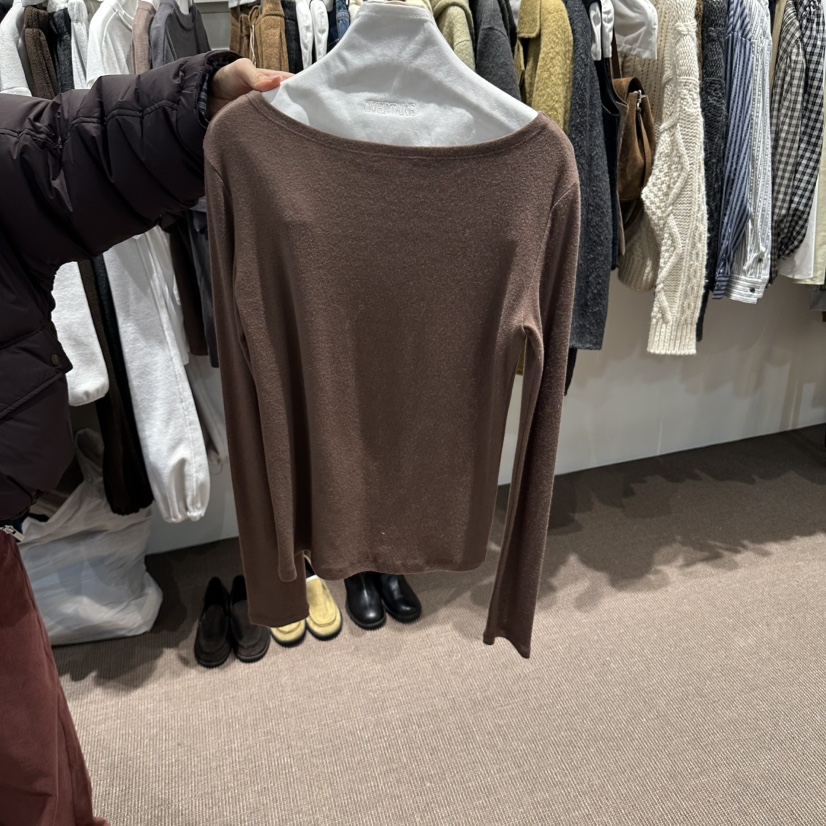 OVERTAKE東大門直郵女士新品真品推薦人氣熱賣時尚長袖T恤OVERTAKE長袖T恤圖色2