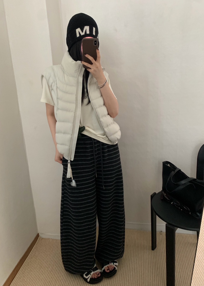 TWENTY FOUR SEVEN24-7東大門直郵女裝新款休閑馬甲蓬松鴨絨TEWNTY FOUR SEVEN24-7馬甲