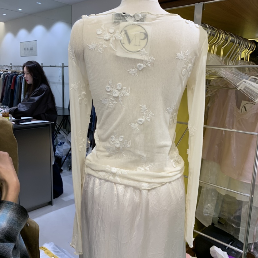 LE MASTERPLACE東大門實拍女士新品熱賣人氣長袖T恤刺繡Le masterpiece長袖T恤