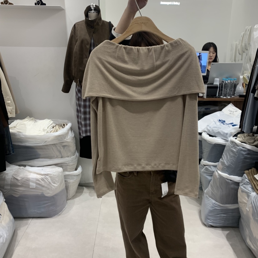 ANN MARGRET東大門實拍女士新品推薦長袖T恤露肩GRETA.Y長袖T恤圖色2