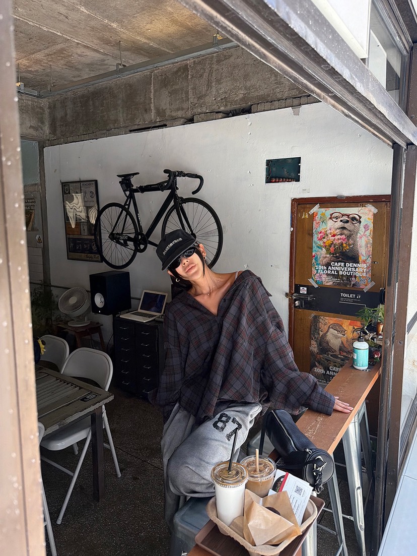 OKIE東大門實拍女裝新品推薦真品熱賣時尚襯衫蕾絲衫格子OKIE襯衫/蕾絲衫