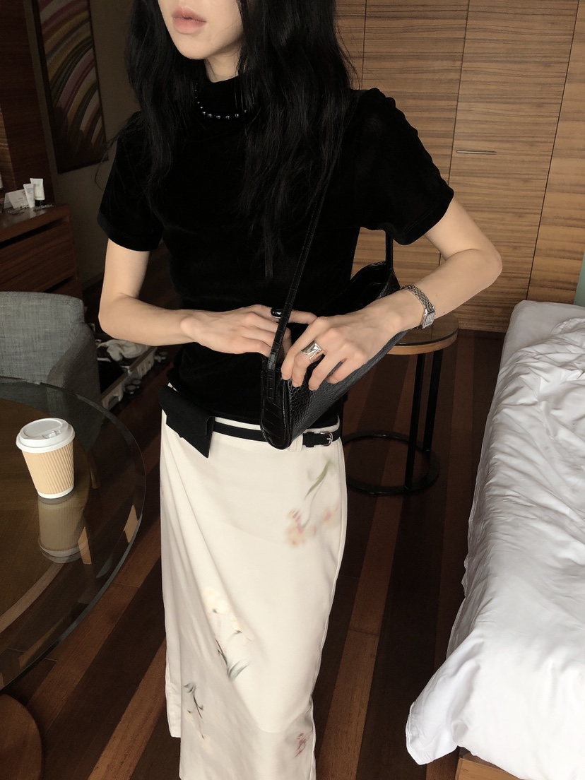 LE BUTTER韓國代購女裝新款推薦真品職業時尚T恤天鵝絨高領LE BUTTERT恤