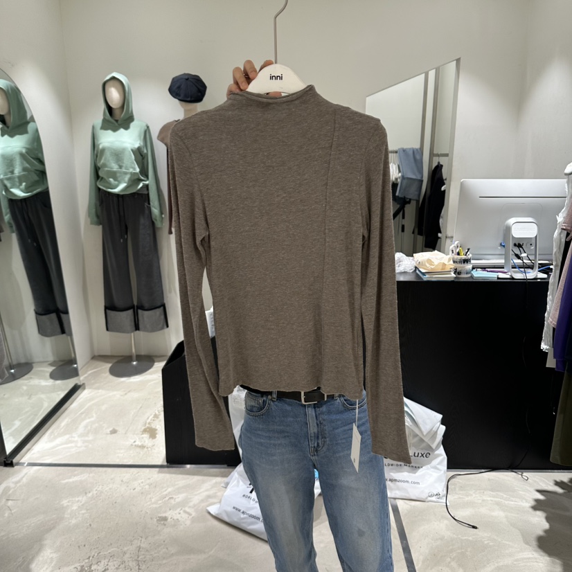 INNI東大門直郵女裝新品真品休閑時尚人氣推薦熱賣長袖T恤INNI長袖T恤圖色3
