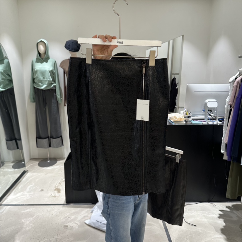 INNI韓國代購女裝新款人氣時尚熱賣真品休閑半身裙中短裙INNI半身裙/中短裙圖色1黑色