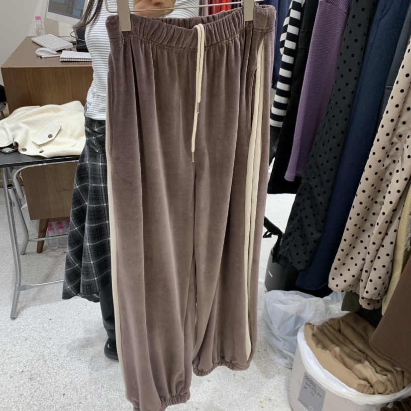 OASISSEOUL東大門實拍女士新品時尚人氣休閑褲天鵝絨撞色OASISSEOUL休閑褲圖色2棕色