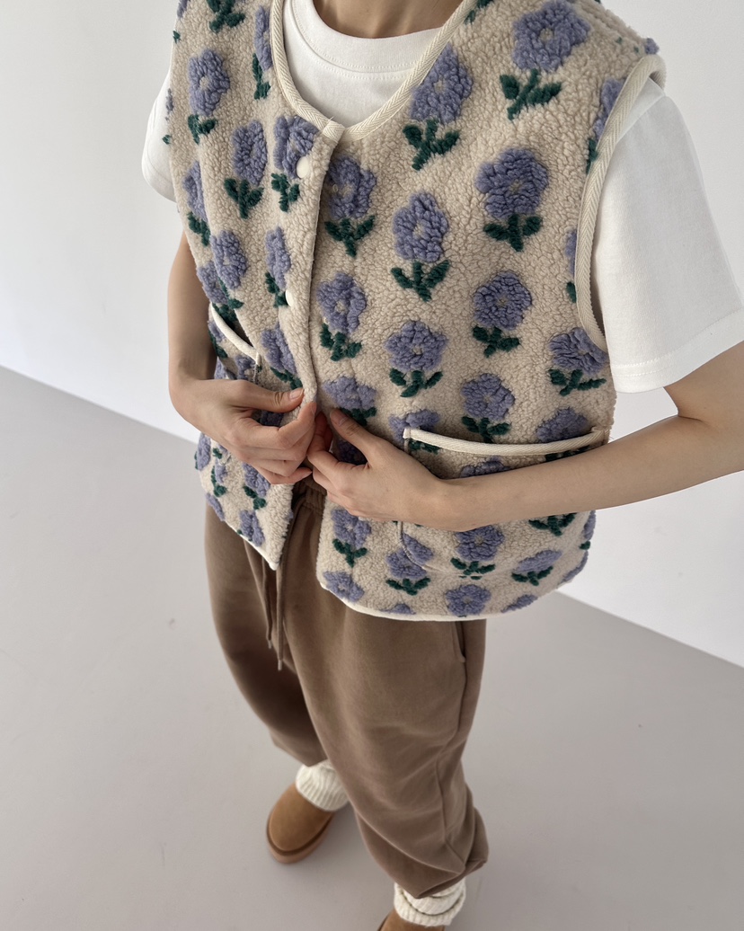 HOWDY/FACT THE NERD東大門實拍女裝新品真品馬甲花朵HOWDY/FACT THE NERD馬甲