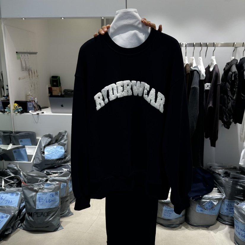 RICH SISTER東大門實拍女裝新品熱賣人氣休閑推薦時尚衛衣RICH SISTER衛衣圖色2黑色