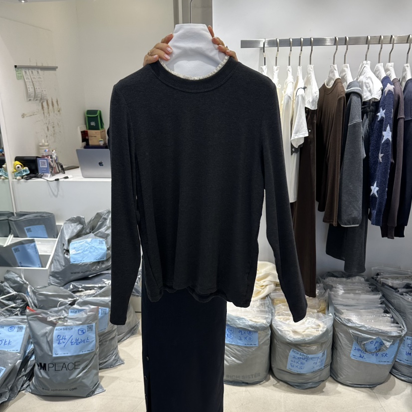 RICH SISTER東大門直郵女裝新款真品推薦長袖T恤撞色蕾絲RICH SISTER長袖T恤圖色2黑色