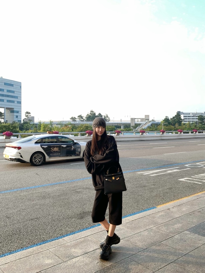空東大門實拍女士新款休閑推薦人氣熱賣時尚真品衛衣COURGETTE衛衣