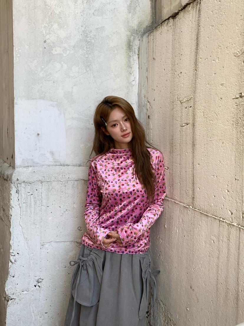 MAISONDEGLORY東大門直郵女裝新品休閑長袖T恤天鵝絨花朵高領Maison de glory長袖T恤圖色1