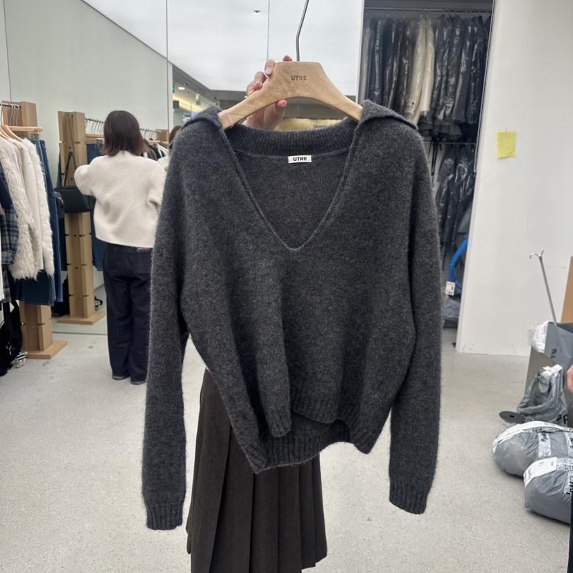 UTRE韓國代購女裝新款人氣熱賣休閑真品時尚推薦毛衣深V領UTRE毛衣圖色2墨色