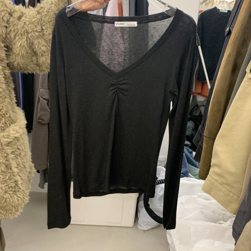 PADO東大門實拍女裝新品真品休閑人氣時尚推薦長袖T恤褶皺PADO長袖T恤圖色2黑