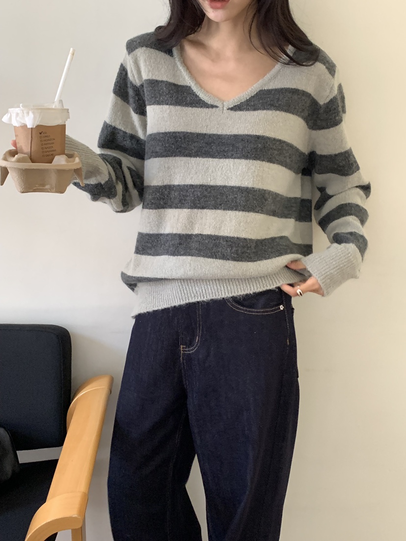 NOTICE東大門直郵女裝新品真品時尚熱賣推薦針織衫V領條紋NOTICE針織衫