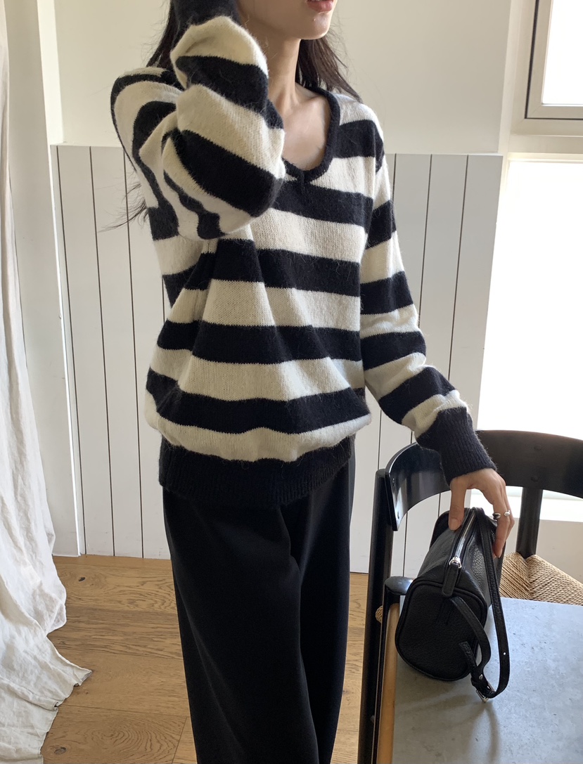 NOTICE東大門直郵女裝新品真品時尚熱賣推薦針織衫V領條紋NOTICE針織衫