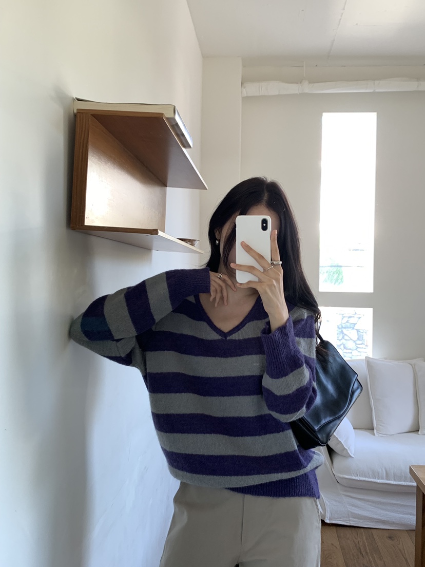 NOTICE東大門直郵女裝新品真品時尚熱賣推薦針織衫V領條紋NOTICE針織衫