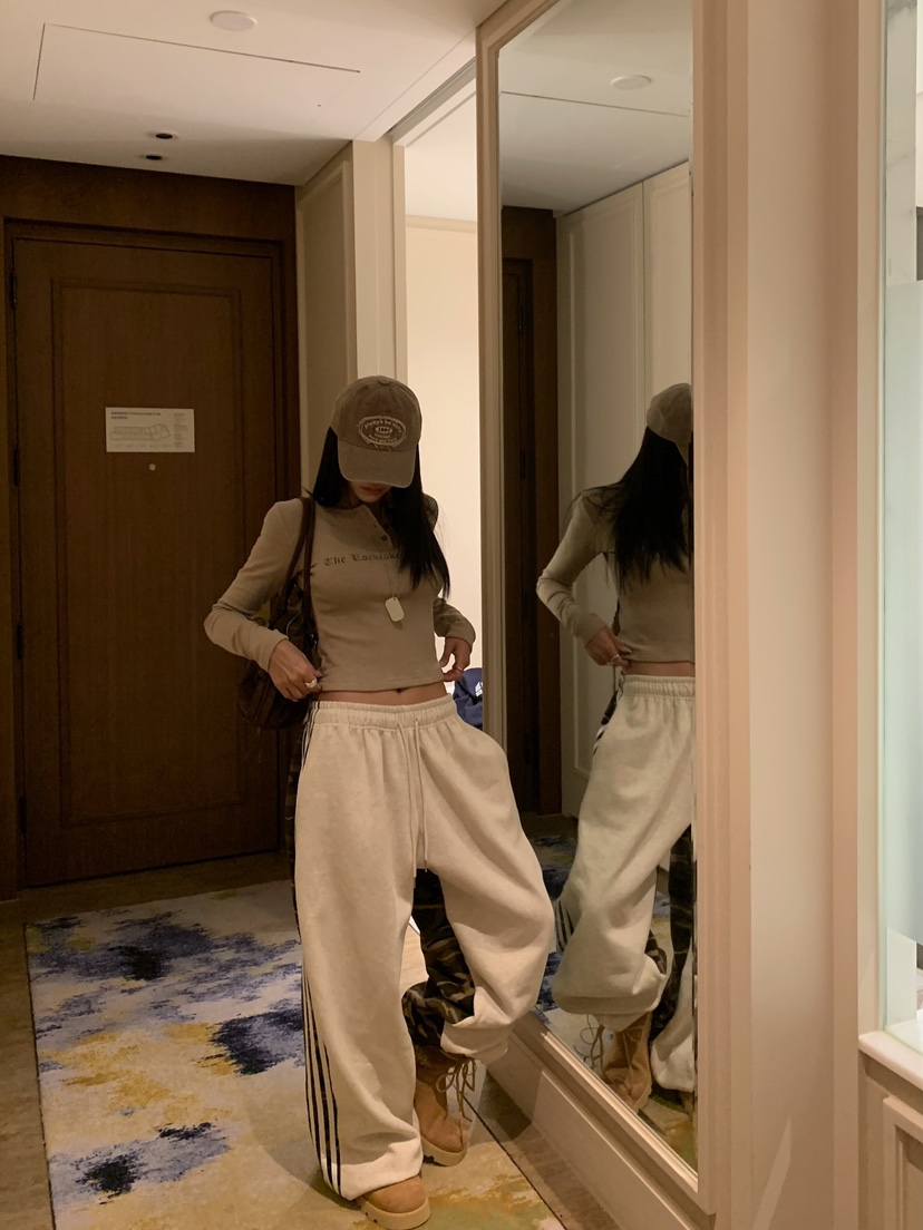 BADCALM韓國直郵女士新款熱賣人氣時尚休閑推薦長袖T恤字母BADCALM長袖T恤