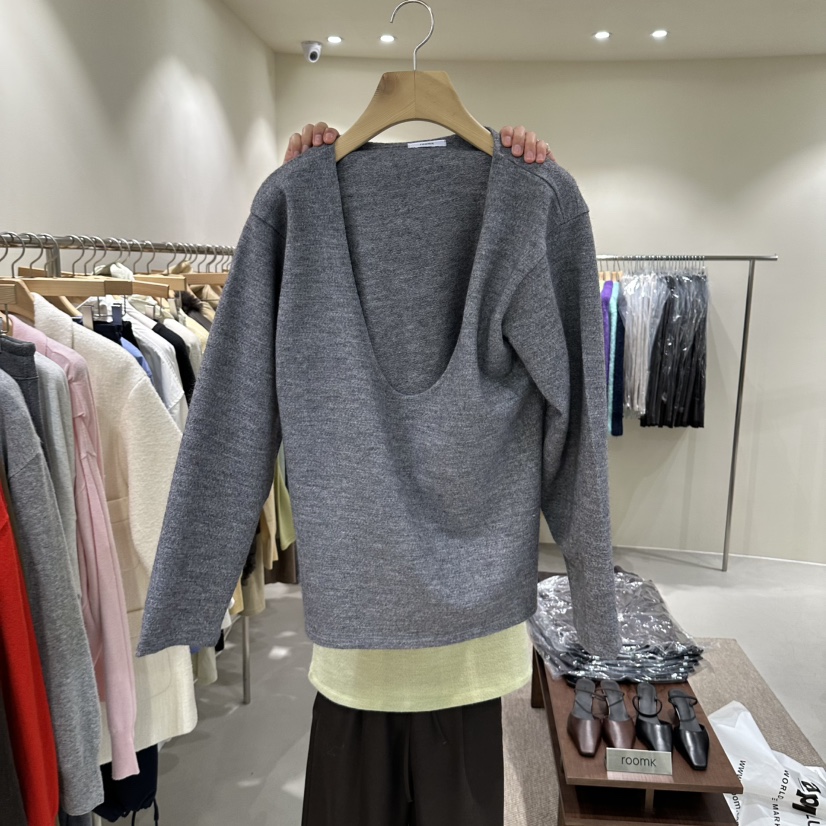ROOM K-P東大門代購女裝新品人氣時尚休閑長袖T恤深U領ROOM K-P長袖T恤圖色2