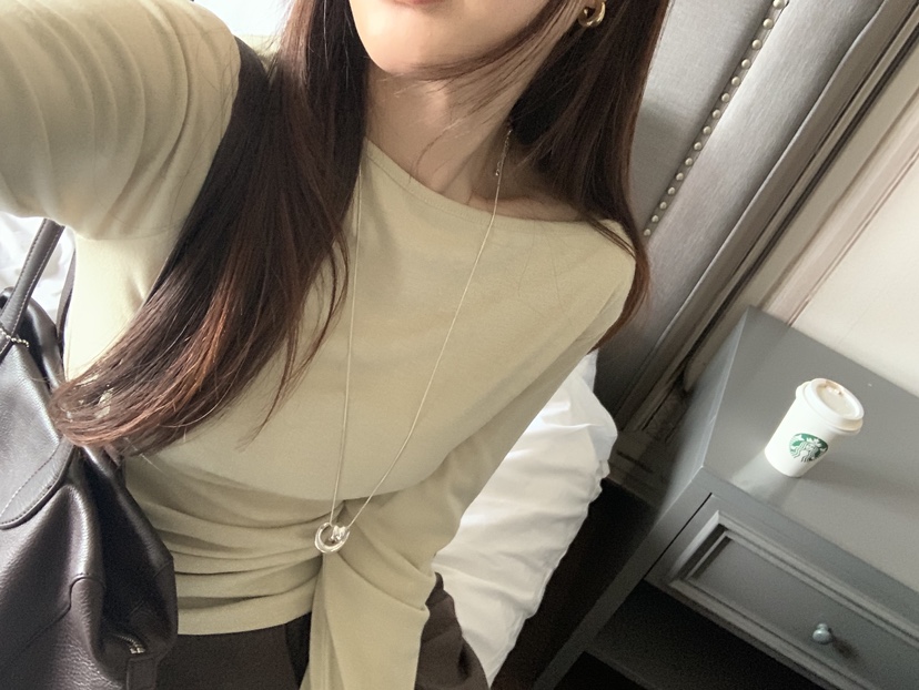 LA CREME韓國代購女裝新款時尚熱賣推薦長袖T恤船領褶皺LA CREME長袖T恤