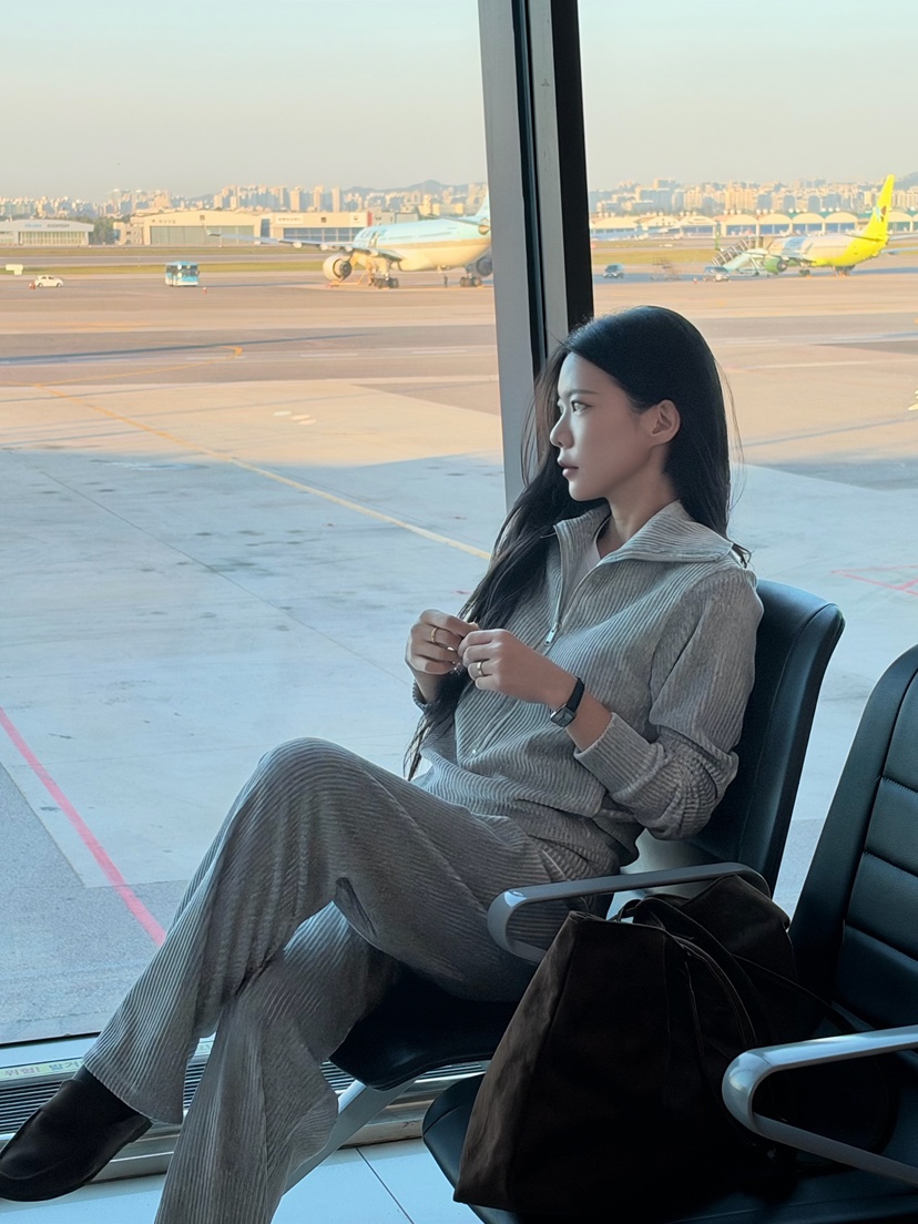 ELIA韓國代購女士新品休閑推薦人氣熱賣真品時尚衛衣半拉鏈ELIA STUDIO衛衣