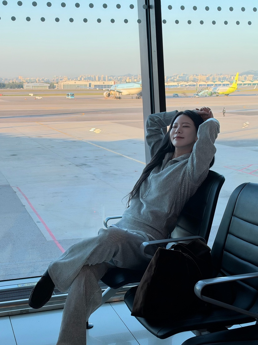 ELIA韓國代購女士新品休閑推薦人氣熱賣真品時尚衛衣半拉鏈ELIA STUDIO衛衣