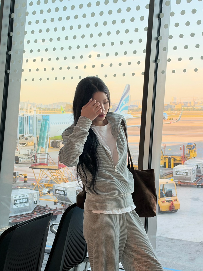 ELIA韓國代購女士新品休閑推薦人氣熱賣真品時尚衛衣半拉鏈ELIA STUDIO衛衣