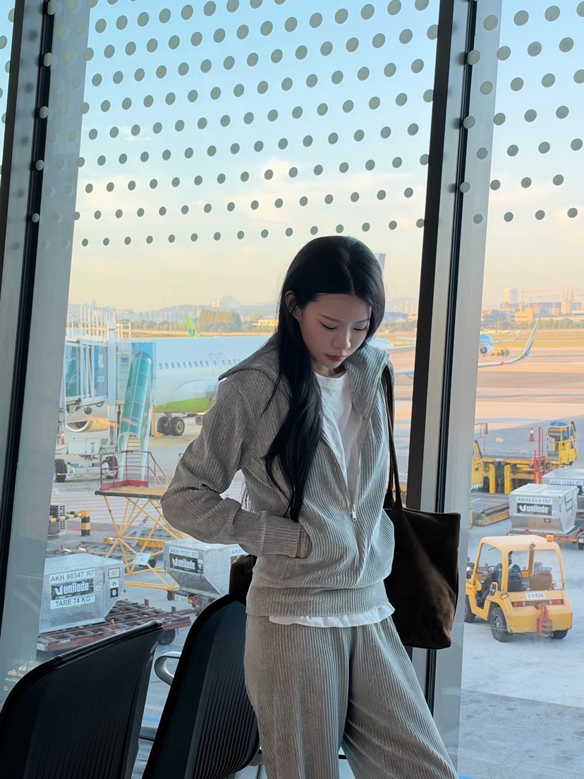 ELIA韓國代購女士新品休閑推薦人氣熱賣真品時尚衛衣半拉鏈ELIA STUDIO衛衣