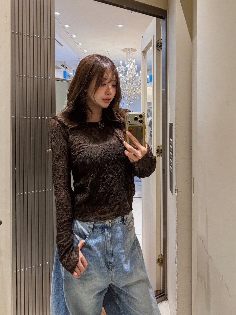 81 MARKET-L東大門實拍女裝新品熱賣真品時尚長袖T恤蕾絲81 MARKET-L長袖T恤