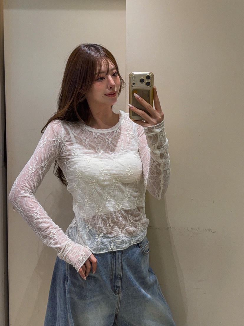 81 MARKET-L東大門實拍女裝新品熱賣真品時尚長袖T恤蕾絲81 MARKET-L長袖T恤
