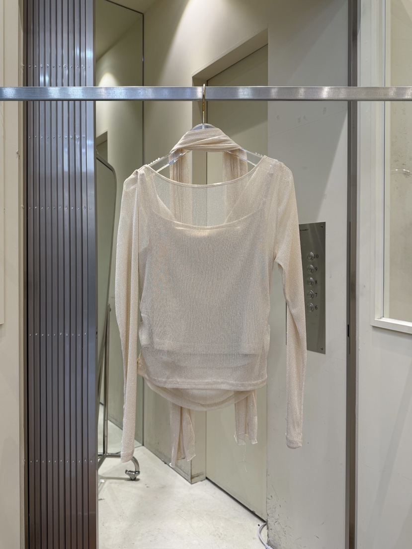 81 MARKET-L東大門直郵女裝新品熱賣推薦長袖T恤含圍巾81 MARKET-L長袖T恤