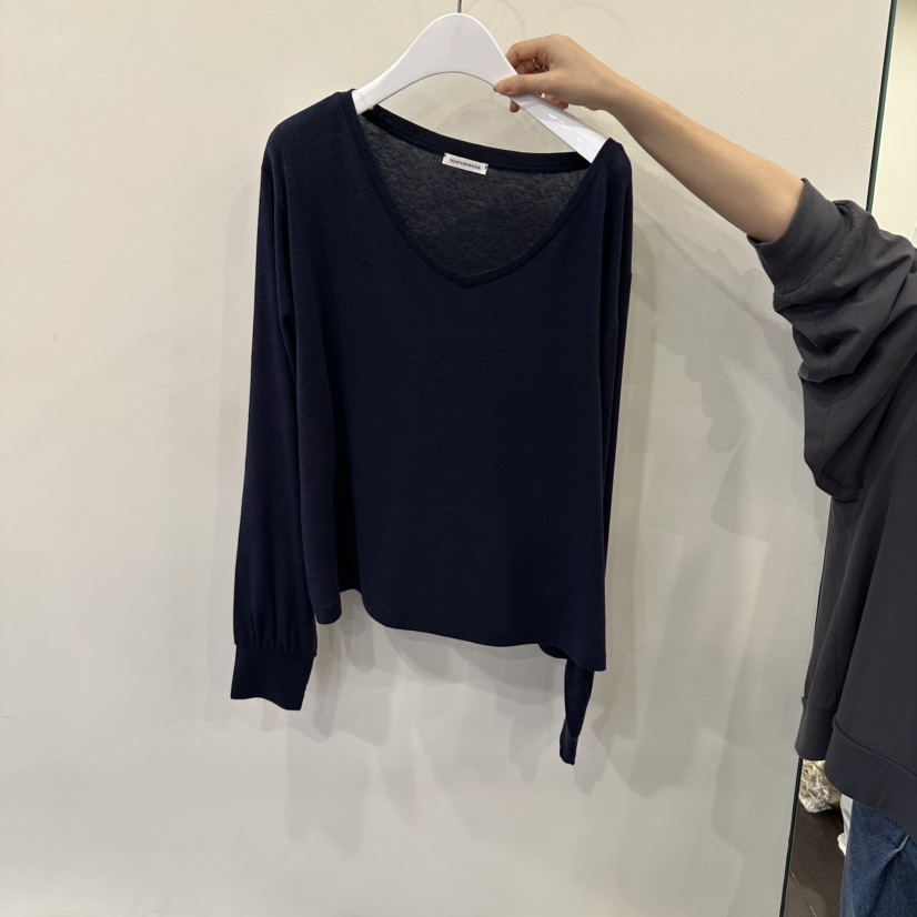 OUTFIT/SOAP AMD WATER韓國代購女裝新款時尚人氣長袖T恤OUTFIT/SOAP AMD WATER長袖T恤圖色2深藍色