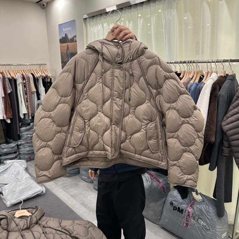URBANSTORY/REMAKING東大門實拍女裝新品人氣短款羽絨服羽絨服連帽Remaking/URBANSTORY短款羽絨服圖色3米色
