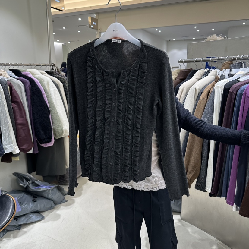BENE東大門代購女裝新款熱賣時尚推薦人氣長袖T恤安哥拉褶邊SHOP BENE_Bene長袖T恤圖色2墨色