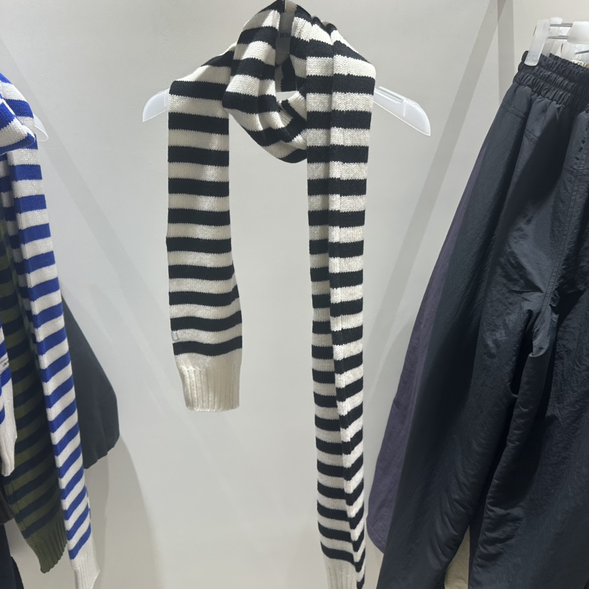 LOW MOMENT韓國直郵女裝新品時尚熱賣休閑職業圍巾披肩圍巾LOW MOMENT圍巾/披肩圖色1黑色