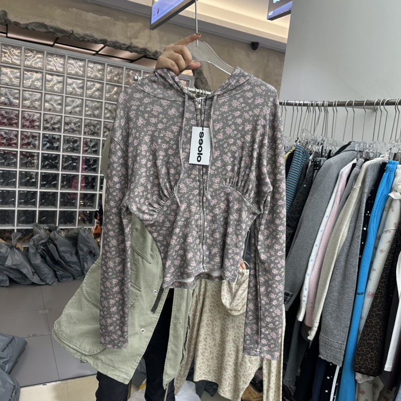 SEOLO東大門實拍女裝新品時尚休閑衛衣拉鏈連帽衫花朵褶皺Seolo seoul衛衣圖色2